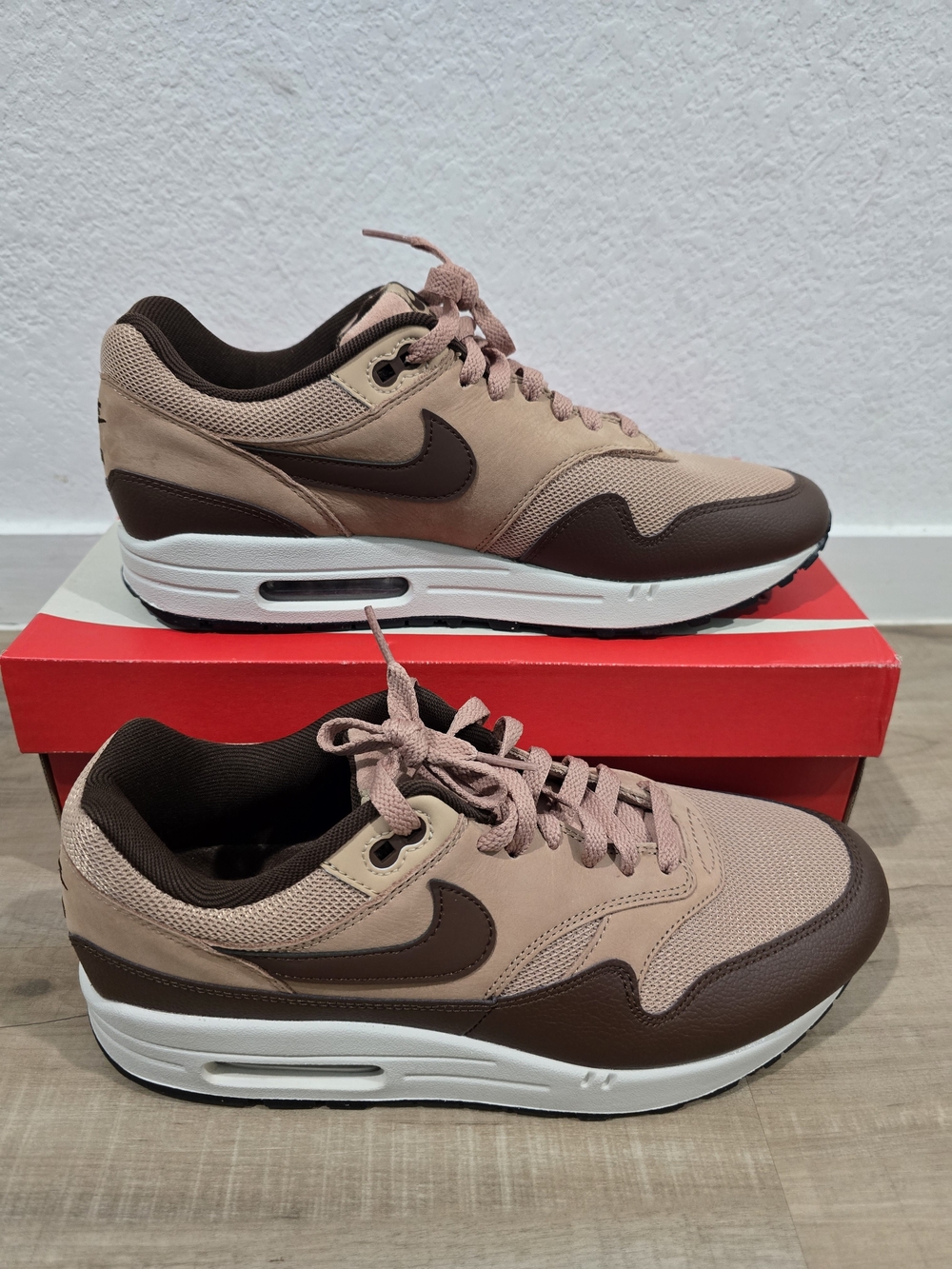 Nike Men’s Air Max 1SC Low Top Sneakers in Beige and Brown
